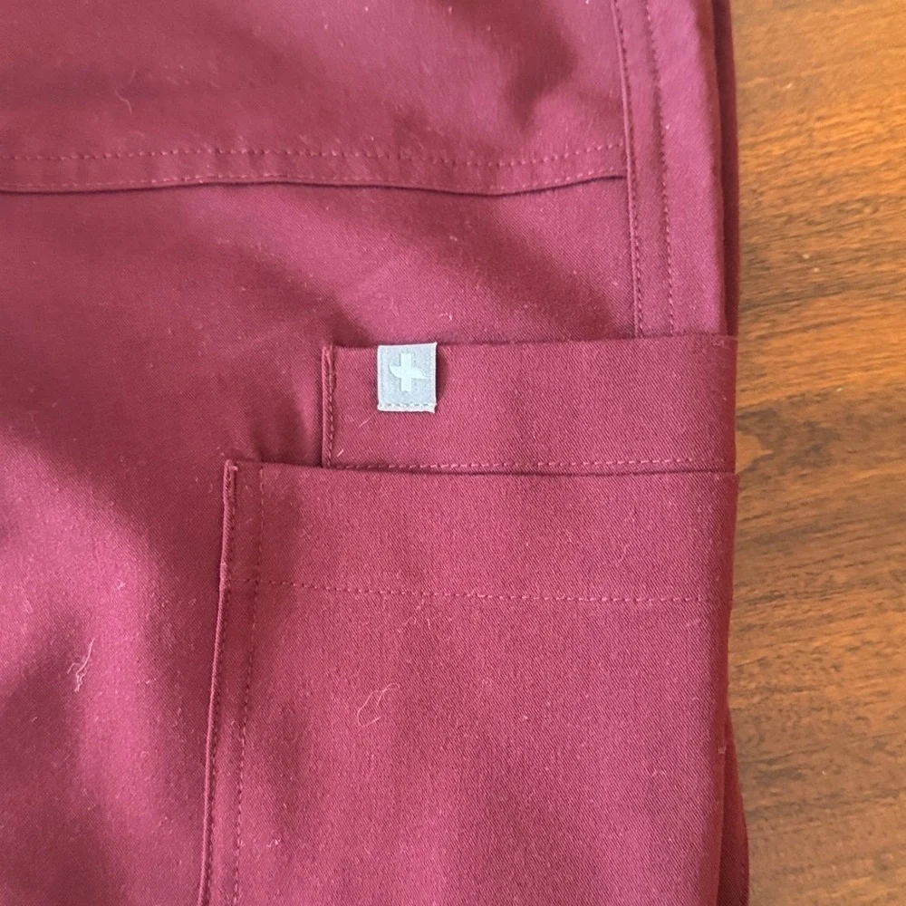 Figs NWT Men’s Cairo Cargo Workwear Maroon Scrub Pants
